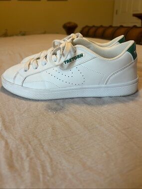 Women’s Tretorn classic white sneaker-Sz 7.5